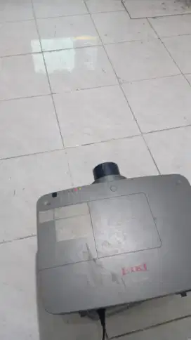 Proyektor eiki x220a