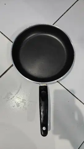 Teflon Anti Lengket 25 cm Wajan Panci Bekas ada dent/cekung