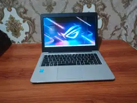 Asus Core i7 Broadwell Ram 12Gb SSD 256GB Dual GPU Nvidia + Intel HD