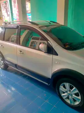 Nissan Livina 2010 Bensin