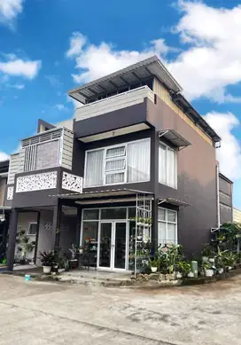 Dijual Rumah Bagus  hook 3 Lantai di Buah Batu Square dekat Podomoro
