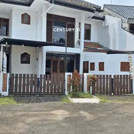 Disewakan Rumah Siap Huni Semi Furnished Depan Taman Di Lbk Bulus