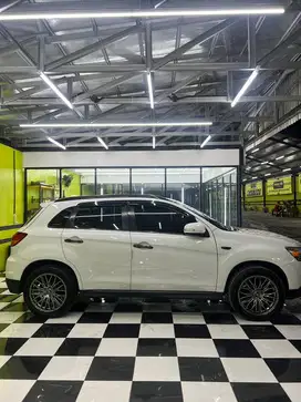 MITSHUBISHI OUTLANDER PX 2.0 2012 PUTIH