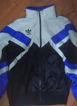 Jaket Adidas uk L pemakaian 3x masih seperti baru