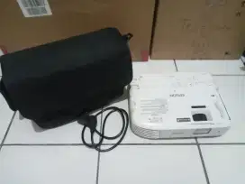 Projector merk epson EB-S400
