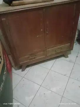 Lemari jati antik