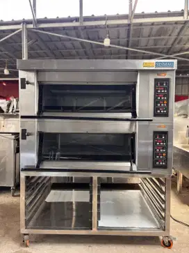 Oven gas
Merk sinmag 2 deck 4 loyang (60x40)

Include meja tray nya