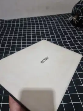 Laptop Asus Istimewa