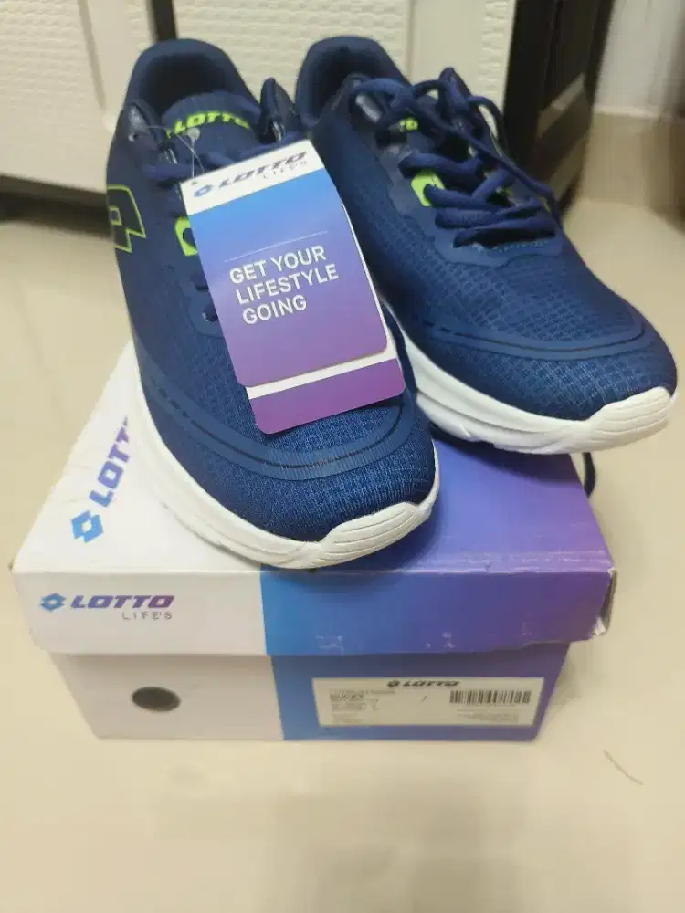 Sepatu Lotto No 42 Baru