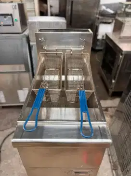 Deepfryer gas 
Kapasitas 20-30 liter
Termostat on 
Harga 5.500.000