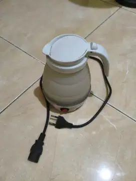 Teko lipat elektrik / pemanas air portable