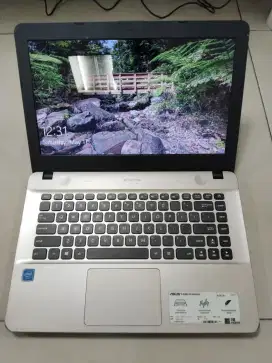 Dijual laptop Asus Layar 14inch Ram 4GB SSD 128GB Windows 11 siappakai