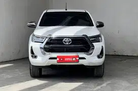 Toyota Hilux V AT DC 4x4 2023 Putih