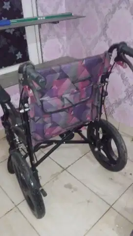 Kursi roda purple