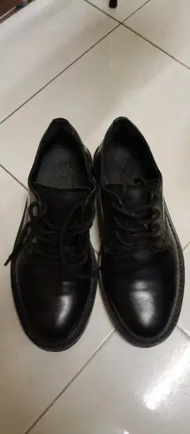 Sepatu fantofel anak laki laki. Original ZARA. Ukuran 35. No minus.