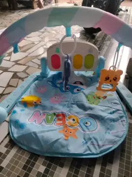 Baby playgym piano