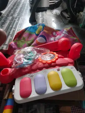 Baby playgym piano