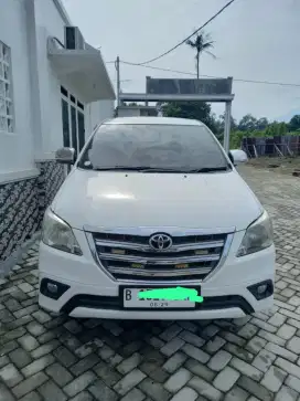 Dijual mobil innova 2.0 G MT tahun 2014 Warna putih