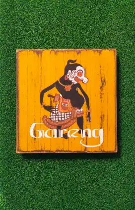 Hiasan dinding kayu
