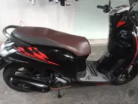 Merek honda, thn 2018, jenisnya scoopy, warna hitam