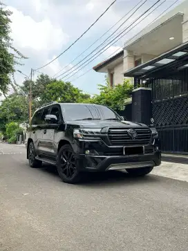 TOYOTA LAND CRUISER VX200 FULL SPEC 2010