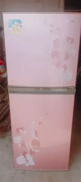 Di jual cepat hari ini ya kulkas Sharp 2 pintu siap pakai