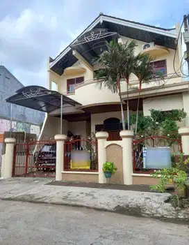 RUMAH MEGAH DI JALAN UTAMA KIMPLEK JAKASAMPURNA BEKASI BARAT