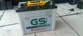 Menjual aki mobil / motor bergaransi second dan baru