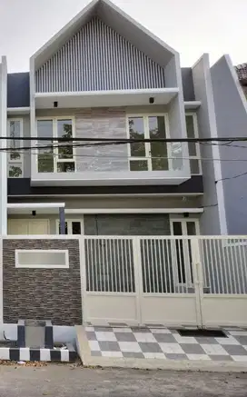 Dijual Rumah Baru Manyar Tirtomoyo