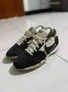 Sepatu Futsal Streetgato Off Noir-White