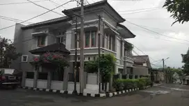 Rumah Hoek Dua Lantai 7 Kamar Indraprasta Kodya Bogor