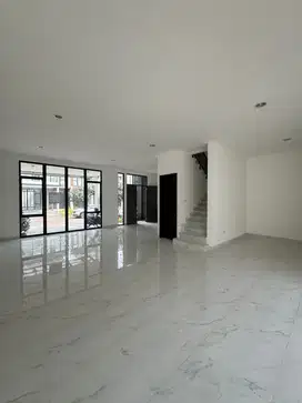 DISEWAKAN RUMAH PIK 2 3+1 KAMAR TIDUR 2 LANTAI 8X20