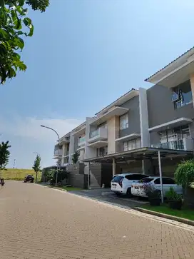Rumah 12x20 Maple disewakan di PIK Jakarta Utara