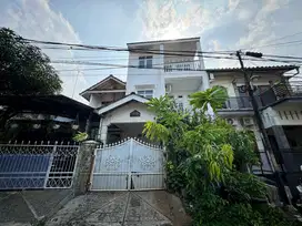 Cinere megapolitan rumah dalam komplek dekat tol brigif
