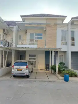RUMAH MEWAH 2 LANTAI SIAP HUNI DI PUSAT KOTA KARAWANG