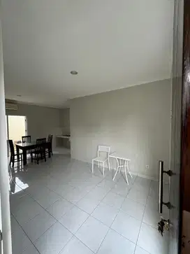 DIJUAL .RUMAH 2 LANTAI DI CLUSTER BARU KOTA WISATA, DEKAT MAL