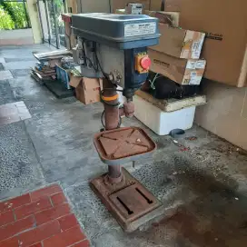 Mesin bor duduk ( Bench Drill)