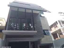 Rumah modern 3 lantai di Jati Indah