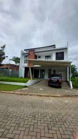 Rumah Full Furnished di Kota Baru Parahyangan, View Danau