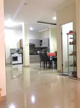 Rumah 2Lt 7x15 4+1KT 3 AC Cluster Fitonia Casa Jardin Residence