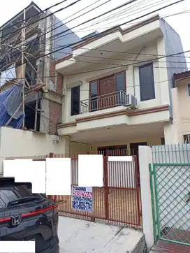Ss1378- Disewakan  Rumah SIap Huni Semi Furnish 6x17 di Gading Elok