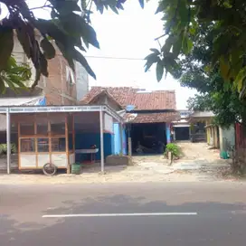 Tanah luas bonus 5 rumah mangku jalan raya di jebres hitung meter