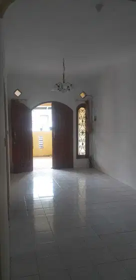 Dijual Cepat Rumah Bagus 1 1/2 Lantai SHM di Griya Jakarta Pamulang