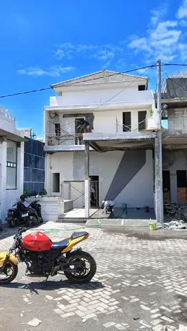 Rumah 2 Lantai Modern Minimalis - Graha Majapahit