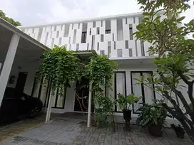 Disewakan Rumah Modern Nyaman Asri Cluster Elite Pejaten Barat