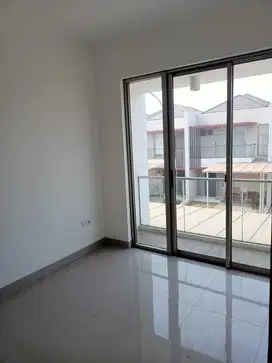 Di sewakan segerah Rumah PIK 2 dengan Ukuran 6 X 10 (2 Lantai)