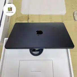 macbook Air M3 13.6-inch ram 8gb/256gb ex inter mulus seperti baru