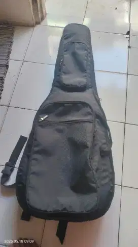 Sarung gitar listrik