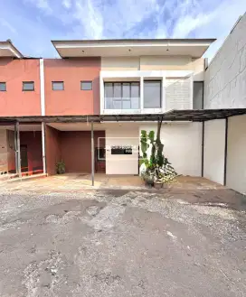 RUMAH BARU DI JUAL DALAM TOWNHOUSE DI CIRENDEU DEKAT MRT LEBAK BULUS