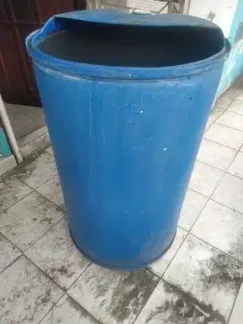 Drum air ukuran besar